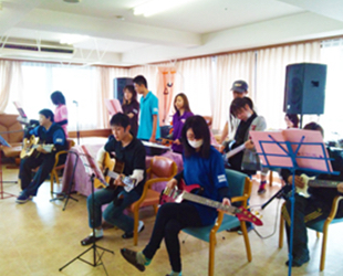 福祉施設での演奏会